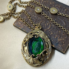 Load image into Gallery viewer, Vintage Emerald Green Intaglio Locket N1129