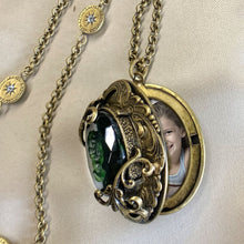 Load image into Gallery viewer, Vintage Emerald Green Intaglio Locket N1129