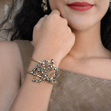 Load image into Gallery viewer, Art Nouveau Winding Leaves Bracelet - Sweet Romance Wholesale
