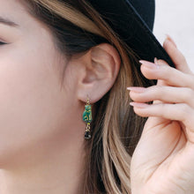 Load image into Gallery viewer, Glass Cat Vintage Earrings by Sweet Romance E654 - Sweet Romance Wholesale