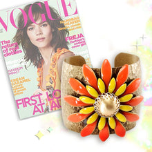 Load image into Gallery viewer, Pop Art Double Daisy 1960s Cuff Bracelet - Sweet Romance Wholesale