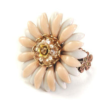 Load image into Gallery viewer, Daisy Flower Rings OL_R377 - Sweet Romance Wholesale