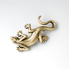Load image into Gallery viewer, Lizard Pin P664 - Sweet Romance Wholesale