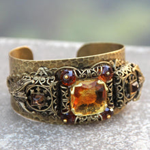 Load image into Gallery viewer, Vintage Topaz Zeus Cuff Bracelet - Sweet Romance Wholesale