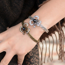 Load image into Gallery viewer, Victorian Trefoil Lucky Bracelet BR488 - Sweet Romance Wholesale