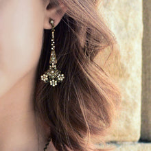 Load image into Gallery viewer, Art Deco Tapering Gatsby Earrings E1204 - Sweet Romance Wholesale