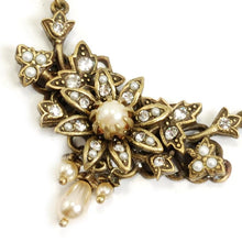 Load image into Gallery viewer, Pearl Blossom Necklace - Sweet Romance Wholesale