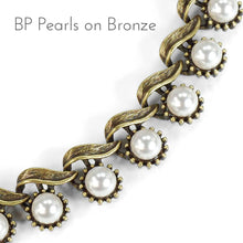 Load image into Gallery viewer, Iconic 1950s Collar Necklace - Sweet Romance Wholesale