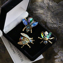 Load image into Gallery viewer, Vintage Exotic Bee Pins P5280 - Sweet Romance Wholesale
