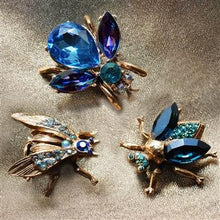 Load image into Gallery viewer, Set of 3 Vintage Exotic Bee Pins Heliotrope P5280-HE - Sweet Romance Wholesale