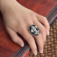 Load image into Gallery viewer, Fleur de Lis Old Paris Ring R533 - Sweet Romance Wholesale