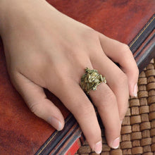 Load image into Gallery viewer, Little Frog Sculpture Ring - Sweet Romance Wholesale