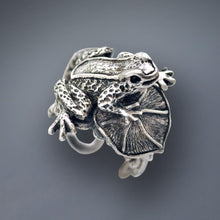 Load image into Gallery viewer, Little Frog Sculpture Ring - Sweet Romance Wholesale