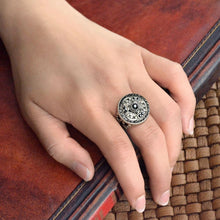 Load image into Gallery viewer, Window Medallion Ring - Sweet Romance Wholesale