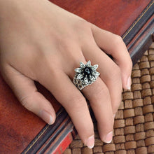 Load image into Gallery viewer, Silver Wild Flower Daisy Ring - Sweet Romance Wholesale