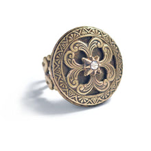 Load image into Gallery viewer, Celtic Sun and Star Ring R560 - Sweet Romance Wholesale