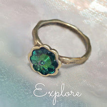Load image into Gallery viewer, Vintage Crystal Flower Ring - Sweet Romance Wholesale