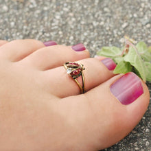 Load image into Gallery viewer, Ladybug Toe Ring - Sweet Romance Wholesale
